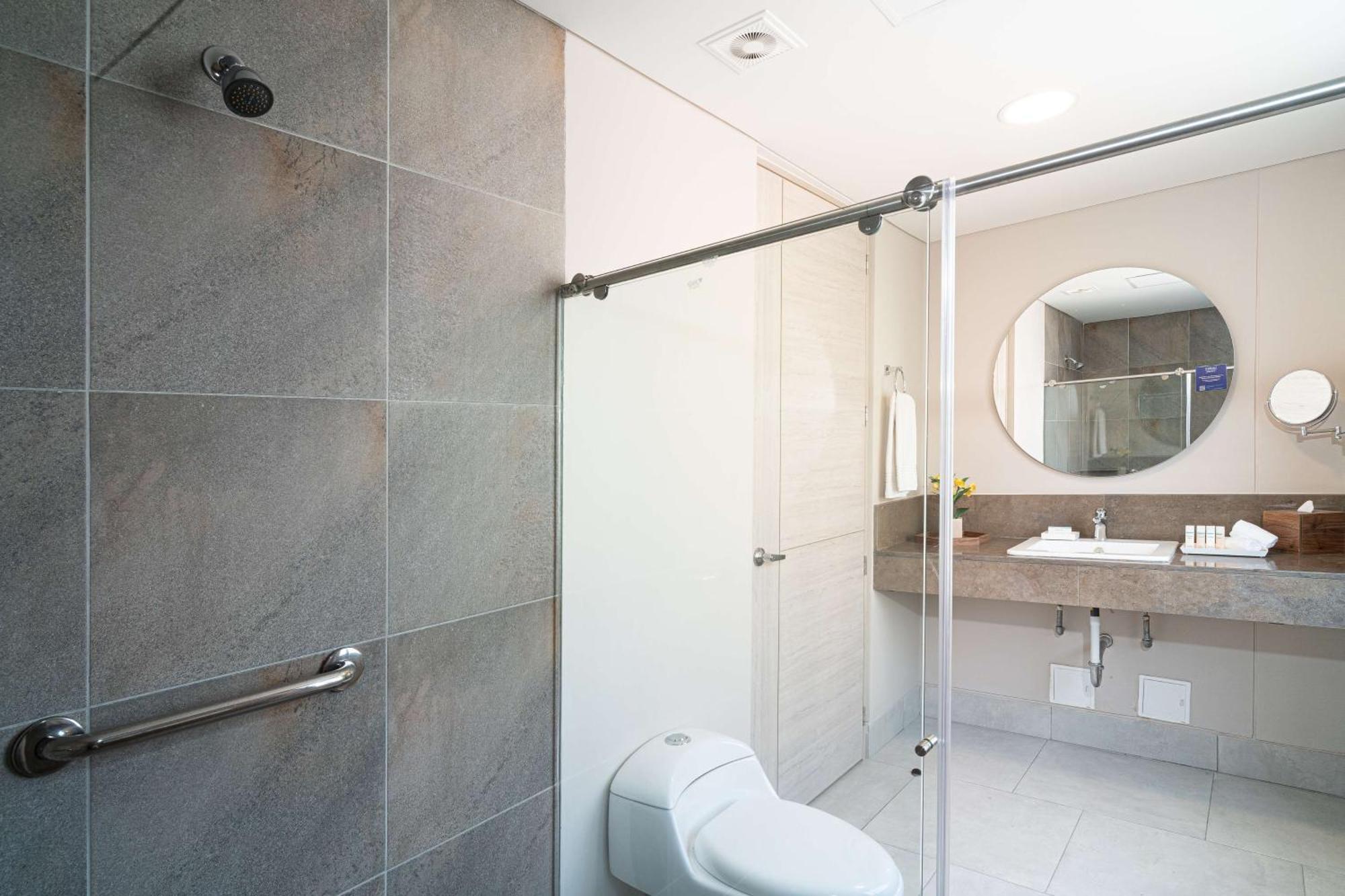 Hilton Garden Ciudad Jardin 4* Cali